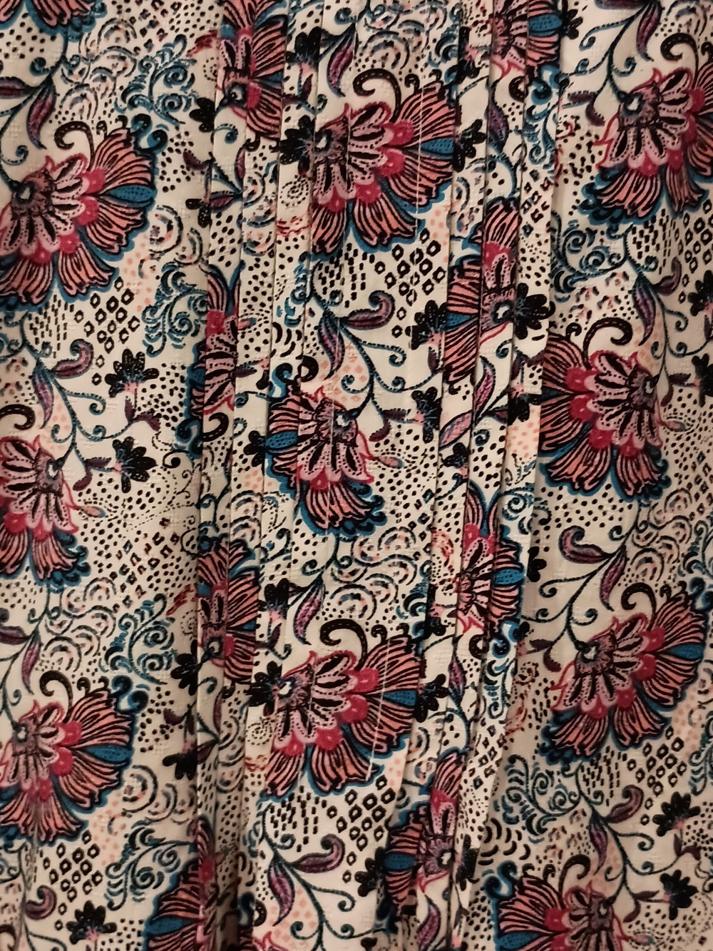 Evereve Floral Pleated Short-Sleeve Blouse in Cream with Red & Blue - Picture 8 of 16